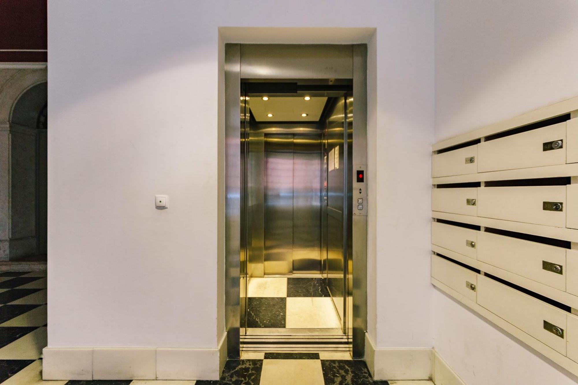 Chiado 2 Bedroom Elegant Lejlighed *